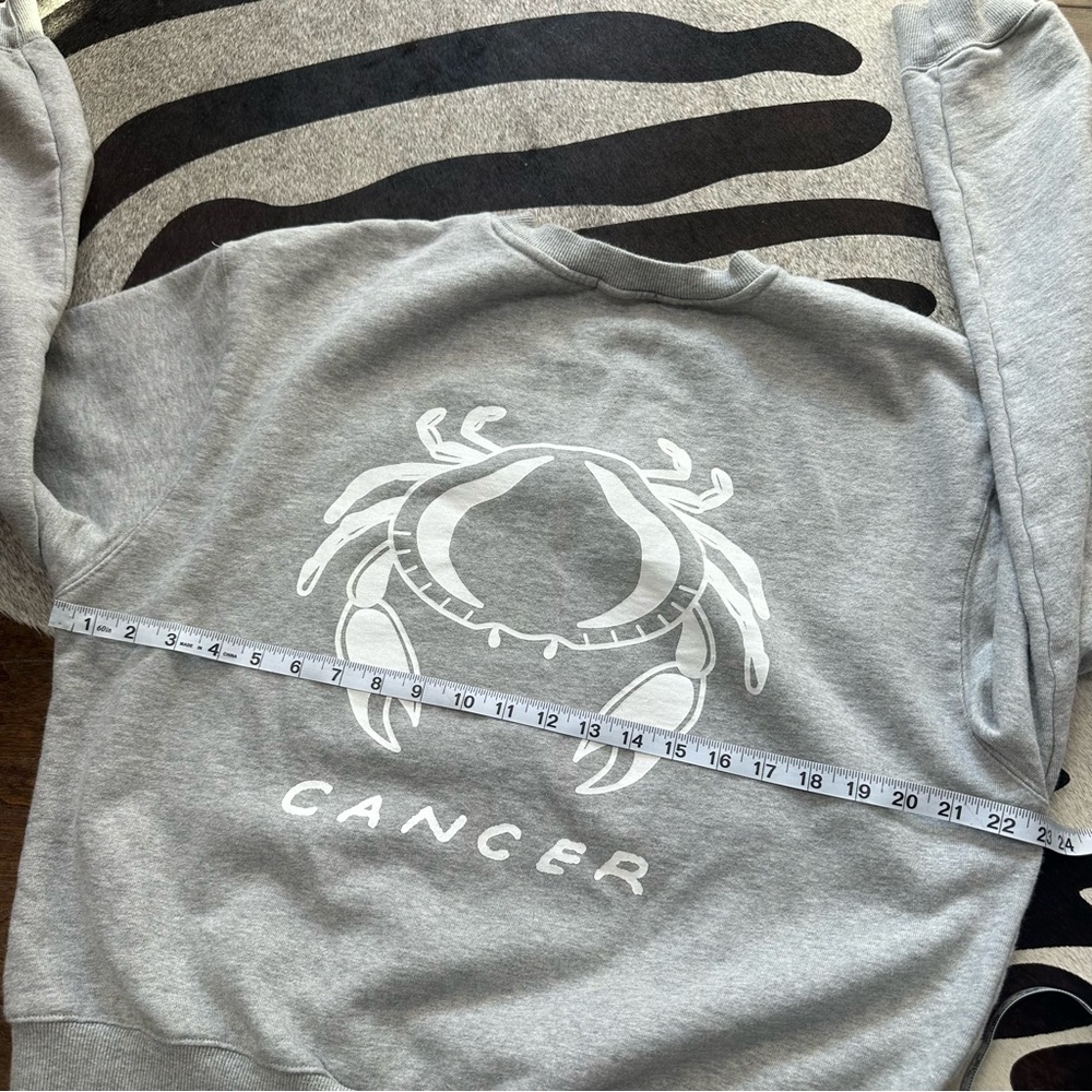 Good American Cancer Crab Zodiac Cropped Sweatshirt - Picture 6 of 8